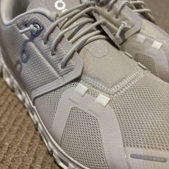 On Running Light Gray Athletic Shoes perfect condition I need a 7 - Picture 3 of 13